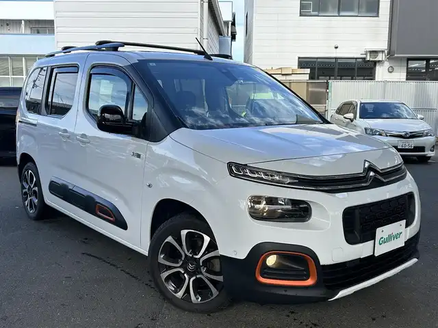シトロエン ベルランゴ シャイン 宮城県 2021(令3)年 5.2万km ブランバンキーズ ・純正オーディオ/（iPod/USB)/・ガラスルーフ/・革ステアリング/・ステアリングスイッチ/・パドルシフト/・両側スライドドア/・レーンキープアシスト/・後方警戒システム/・前後コーナーセンサー/・電動パーキングブレーキ/・電動格納ミラー/・フロントフォグランプ/・リアフォグランプ/・フロアマット/・ETC/・ISOFIX/・リアプライバシーガラス/・バイザー/・トノカバー/・アッパーフック/・ルーフレール/・純正17インチアルミホイール/・冬タイヤあり/・W＋サイドエアバッグ/ABS/・スマートキー/・スペアキー×1/・プッシュスタート/・取扱説明書