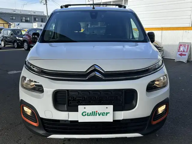 シトロエン ベルランゴ シャイン 宮城県 2021(令3)年 5.2万km ブランバンキーズ ・純正オーディオ/（iPod/USB)/・ガラスルーフ/・革ステアリング/・ステアリングスイッチ/・パドルシフト/・両側スライドドア/・レーンキープアシスト/・後方警戒システム/・前後コーナーセンサー/・電動パーキングブレーキ/・電動格納ミラー/・フロントフォグランプ/・リアフォグランプ/・フロアマット/・ETC/・ISOFIX/・リアプライバシーガラス/・バイザー/・トノカバー/・アッパーフック/・ルーフレール/・純正17インチアルミホイール/・冬タイヤあり/・W＋サイドエアバッグ/ABS/・スマートキー/・スペアキー×1/・プッシュスタート/・取扱説明書