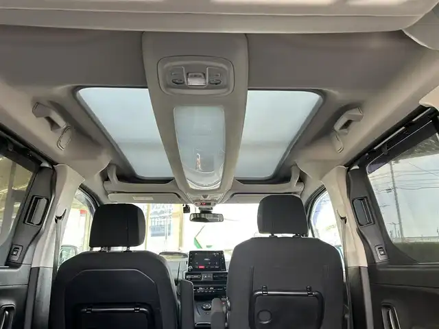 シトロエン ベルランゴ シャイン 宮城県 2021(令3)年 5.2万km ブランバンキーズ ・純正オーディオ/（iPod/USB)/・ガラスルーフ/・革ステアリング/・ステアリングスイッチ/・パドルシフト/・両側スライドドア/・レーンキープアシスト/・後方警戒システム/・前後コーナーセンサー/・電動パーキングブレーキ/・電動格納ミラー/・フロントフォグランプ/・リアフォグランプ/・フロアマット/・ETC/・ISOFIX/・リアプライバシーガラス/・バイザー/・トノカバー/・アッパーフック/・ルーフレール/・純正17インチアルミホイール/・冬タイヤあり/・W＋サイドエアバッグ/ABS/・スマートキー/・スペアキー×1/・プッシュスタート/・取扱説明書