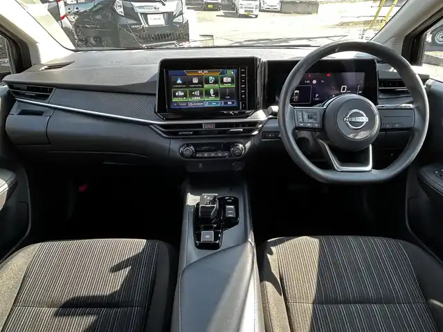 日産 ノート X 福島県 2024(令6)年 0.7万km スーパーブラック 純正ディスプレイオーディオ/（ＢＴ／ＡｐｐｌｅｃａｒＰｌａｙ／ＡｎｄｒｏｉｄＡｕｔｏ／ｉＰｏｄ）/全方位カメラ　/標識認識機能　/横滑り防止装置　/衝突被害軽減システム　/コーナーセンサー前後　/純正フロアマット/オートライト/オートハイビーム/ドライブレコーダー/ブラインドスポットモニター/LEDヘッドライト