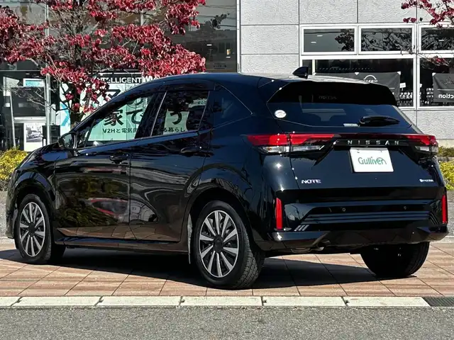 日産 ノート X 福島県 2024(令6)年 0.7万km スーパーブラック 純正ディスプレイオーディオ/（ＢＴ／ＡｐｐｌｅｃａｒＰｌａｙ／ＡｎｄｒｏｉｄＡｕｔｏ／ｉＰｏｄ）/全方位カメラ　/標識認識機能　/横滑り防止装置　/衝突被害軽減システム　/コーナーセンサー前後　/純正フロアマット/オートライト/オートハイビーム/ドライブレコーダー/ブラインドスポットモニター/LEDヘッドライト