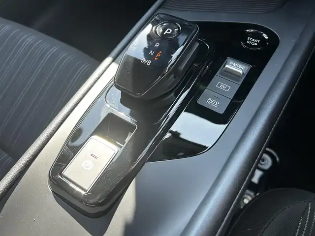 日産 ノート X 福島県 2024(令6)年 0.7万km スーパーブラック 純正ディスプレイオーディオ/（ＢＴ／ＡｐｐｌｅｃａｒＰｌａｙ／ＡｎｄｒｏｉｄＡｕｔｏ／ｉＰｏｄ）/全方位カメラ　/標識認識機能　/横滑り防止装置　/衝突被害軽減システム　/コーナーセンサー前後　/純正フロアマット/オートライト/オートハイビーム/ドライブレコーダー/ブラインドスポットモニター/LEDヘッドライト