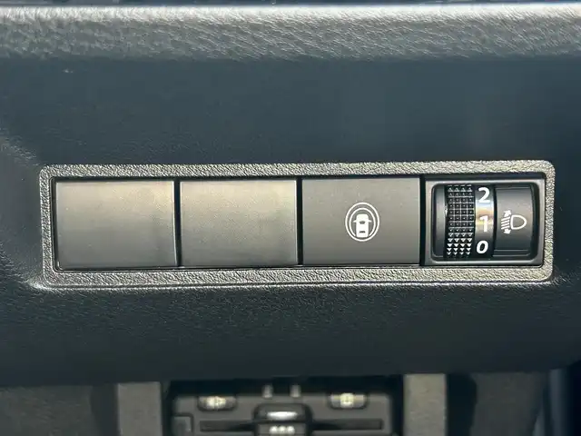 日産 ノート X 福島県 2024(令6)年 0.7万km スーパーブラック 純正ディスプレイオーディオ/（ＢＴ／ＡｐｐｌｅｃａｒＰｌａｙ／ＡｎｄｒｏｉｄＡｕｔｏ／ｉＰｏｄ）/全方位カメラ　/標識認識機能　/横滑り防止装置　/衝突被害軽減システム　/コーナーセンサー前後　/純正フロアマット/オートライト/オートハイビーム/ドライブレコーダー/ブラインドスポットモニター/LEDヘッドライト