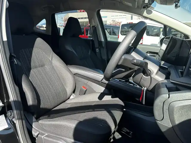 日産 ノート X 福島県 2024(令6)年 0.7万km スーパーブラック 純正ディスプレイオーディオ/（ＢＴ／ＡｐｐｌｅｃａｒＰｌａｙ／ＡｎｄｒｏｉｄＡｕｔｏ／ｉＰｏｄ）/全方位カメラ　/標識認識機能　/横滑り防止装置　/衝突被害軽減システム　/コーナーセンサー前後　/純正フロアマット/オートライト/オートハイビーム/ドライブレコーダー/ブラインドスポットモニター/LEDヘッドライト
