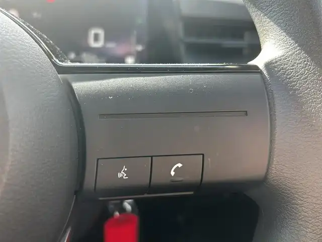 日産 ノート X 福島県 2024(令6)年 0.7万km スーパーブラック 純正ディスプレイオーディオ/（ＢＴ／ＡｐｐｌｅｃａｒＰｌａｙ／ＡｎｄｒｏｉｄＡｕｔｏ／ｉＰｏｄ）/全方位カメラ　/標識認識機能　/横滑り防止装置　/衝突被害軽減システム　/コーナーセンサー前後　/純正フロアマット/オートライト/オートハイビーム/ドライブレコーダー/ブラインドスポットモニター/LEDヘッドライト