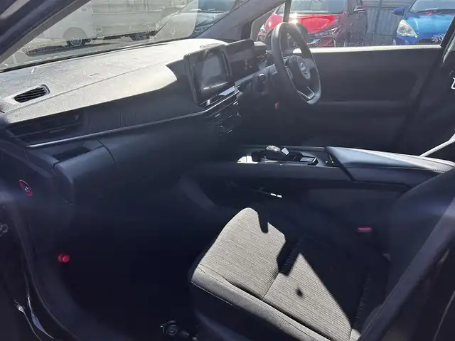 日産 ノート X 福島県 2024(令6)年 0.7万km スーパーブラック 純正ディスプレイオーディオ/（ＢＴ／ＡｐｐｌｅｃａｒＰｌａｙ／ＡｎｄｒｏｉｄＡｕｔｏ／ｉＰｏｄ）/全方位カメラ　/標識認識機能　/横滑り防止装置　/衝突被害軽減システム　/コーナーセンサー前後　/純正フロアマット/オートライト/オートハイビーム/ドライブレコーダー/ブラインドスポットモニター/LEDヘッドライト