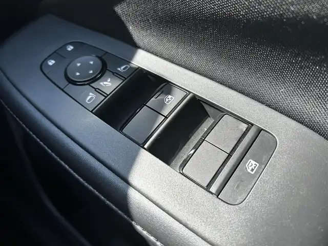 日産 ノート X 福島県 2024(令6)年 0.7万km スーパーブラック 純正ディスプレイオーディオ/（ＢＴ／ＡｐｐｌｅｃａｒＰｌａｙ／ＡｎｄｒｏｉｄＡｕｔｏ／ｉＰｏｄ）/全方位カメラ　/標識認識機能　/横滑り防止装置　/衝突被害軽減システム　/コーナーセンサー前後　/純正フロアマット/オートライト/オートハイビーム/ドライブレコーダー/ブラインドスポットモニター/LEDヘッドライト