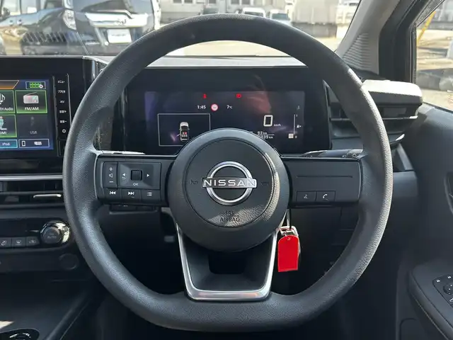 日産 ノート X 福島県 2024(令6)年 0.7万km スーパーブラック 純正ディスプレイオーディオ/（ＢＴ／ＡｐｐｌｅｃａｒＰｌａｙ／ＡｎｄｒｏｉｄＡｕｔｏ／ｉＰｏｄ）/全方位カメラ　/標識認識機能　/横滑り防止装置　/衝突被害軽減システム　/コーナーセンサー前後　/純正フロアマット/オートライト/オートハイビーム/ドライブレコーダー/ブラインドスポットモニター/LEDヘッドライト