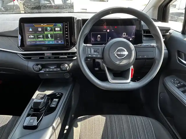 日産 ノート X 福島県 2024(令6)年 0.7万km スーパーブラック 純正ディスプレイオーディオ/（ＢＴ／ＡｐｐｌｅｃａｒＰｌａｙ／ＡｎｄｒｏｉｄＡｕｔｏ／ｉＰｏｄ）/全方位カメラ　/標識認識機能　/横滑り防止装置　/衝突被害軽減システム　/コーナーセンサー前後　/純正フロアマット/オートライト/オートハイビーム/ドライブレコーダー/ブラインドスポットモニター/LEDヘッドライト