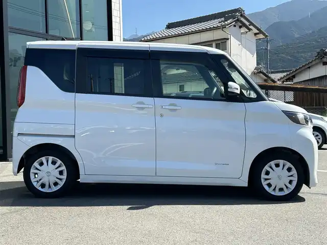 日産 ルークス X 愛媛県 2020(令2)年 5.5万km ホワイトパール 純正9型ナビ/全周囲カメラ/左側電動スライドドア/ハンズフリースライド/ドライブレコーダー/クリアランスソナー/後席サーキュレーター/アイドリングストップ/電格ミラー/純正ドアバイザー/後席サンシェイド/現状サマー(鉄)(155/65/R14)/BRIDGESTONE NEWNO/禁煙車