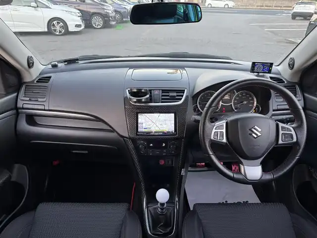 スズキ スイフト スポーツ 千葉県 2014(平26)年 3.1万km チャンピオンイエロー 6速MT/社外シフトノブ/モンスタースポーツ製カーボンボンネット/モンスタースポーツ製カーボングリル/モンスタースポーツ製フロントハーフカーボンエアロ/モンスタースポーツ製サスペンション/モンスタースポーツ製リアカーボンスポイラー/HKS製マフラー(車検対応)/リアフォグランプ/G-SPEED17インチAW/社外ナビ/バックカメラ/AM/FM/CD/DVD/BT/フルセグTV/ビルトインETC/前方ドラレコ/カロッツェリア音響(ツイーター・サブウーハー)搭載/HIDヘッドライト/スマートキー/プッシュスタート/社外フロアマット
