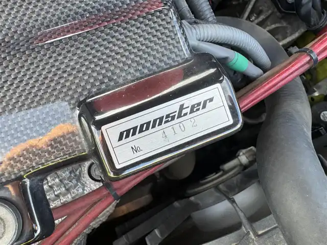 スズキ スイフト スポーツ 千葉県 2014(平26)年 3.1万km チャンピオンイエロー 6速MT/社外シフトノブ/モンスタースポーツ製カーボンボンネット/モンスタースポーツ製カーボングリル/モンスタースポーツ製フロントハーフカーボンエアロ/モンスタースポーツ製サスペンション/モンスタースポーツ製リアカーボンスポイラー/HKS製マフラー(車検対応)/リアフォグランプ/G-SPEED17インチAW/社外ナビ/バックカメラ/AM/FM/CD/DVD/BT/フルセグTV/ビルトインETC/前方ドラレコ/カロッツェリア音響(ツイーター・サブウーハー)搭載/HIDヘッドライト/スマートキー/プッシュスタート/社外フロアマット