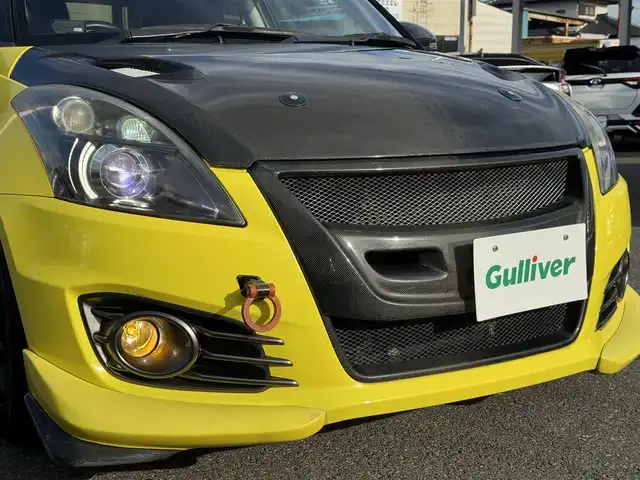 スズキ スイフト スポーツ 千葉県 2014(平26)年 3.1万km チャンピオンイエロー 6速MT/社外シフトノブ/モンスタースポーツ製カーボンボンネット/モンスタースポーツ製カーボングリル/モンスタースポーツ製フロントハーフカーボンエアロ/モンスタースポーツ製サスペンション/モンスタースポーツ製リアカーボンスポイラー/HKS製マフラー(車検対応)/リアフォグランプ/G-SPEED17インチAW/社外ナビ/バックカメラ/AM/FM/CD/DVD/BT/フルセグTV/ビルトインETC/前方ドラレコ/カロッツェリア音響(ツイーター・サブウーハー)搭載/HIDヘッドライト/スマートキー/プッシュスタート/社外フロアマット