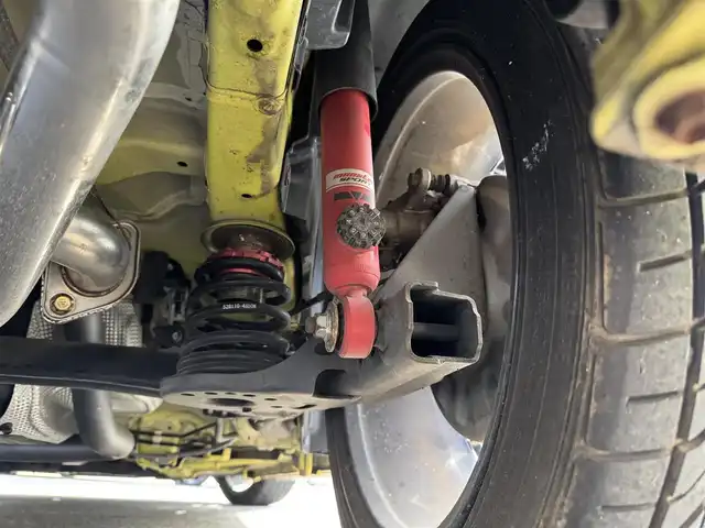 スズキ スイフト スポーツ 千葉県 2014(平26)年 3.1万km チャンピオンイエロー 6速MT/社外シフトノブ/モンスタースポーツ製カーボンボンネット/モンスタースポーツ製カーボングリル/モンスタースポーツ製フロントハーフカーボンエアロ/モンスタースポーツ製サスペンション/モンスタースポーツ製リアカーボンスポイラー/HKS製マフラー(車検対応)/リアフォグランプ/G-SPEED17インチAW/社外ナビ/バックカメラ/AM/FM/CD/DVD/BT/フルセグTV/ビルトインETC/前方ドラレコ/カロッツェリア音響(ツイーター・サブウーハー)搭載/HIDヘッドライト/スマートキー/プッシュスタート/社外フロアマット