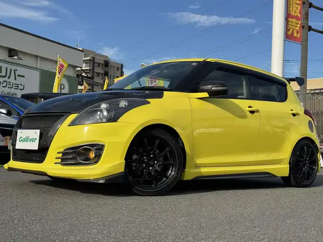 スズキ スイフト スポーツ 千葉県 2014(平26)年 3.1万km チャンピオンイエロー 6速MT/社外シフトノブ/モンスタースポーツ製カーボンボンネット/モンスタースポーツ製カーボングリル/モンスタースポーツ製フロントハーフカーボンエアロ/モンスタースポーツ製サスペンション/モンスタースポーツ製リアカーボンスポイラー/HKS製マフラー(車検対応)/リアフォグランプ/G-SPEED17インチAW/社外ナビ/バックカメラ/AM/FM/CD/DVD/BT/フルセグTV/ビルトインETC/前方ドラレコ/カロッツェリア音響(ツイーター・サブウーハー)搭載/HIDヘッドライト/スマートキー/プッシュスタート/社外フロアマット