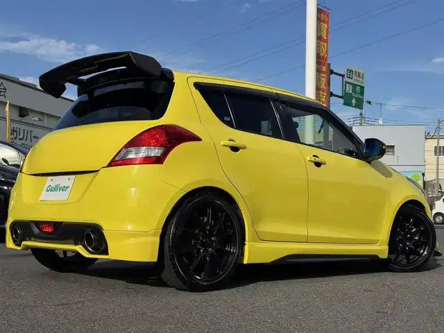 スズキ スイフト スポーツ 千葉県 2014(平26)年 3.1万km チャンピオンイエロー 6速MT/社外シフトノブ/モンスタースポーツ製カーボンボンネット/モンスタースポーツ製カーボングリル/モンスタースポーツ製フロントハーフカーボンエアロ/モンスタースポーツ製サスペンション/モンスタースポーツ製リアカーボンスポイラー/HKS製マフラー(車検対応)/リアフォグランプ/G-SPEED17インチAW/社外ナビ/バックカメラ/AM/FM/CD/DVD/BT/フルセグTV/ビルトインETC/前方ドラレコ/カロッツェリア音響(ツイーター・サブウーハー)搭載/HIDヘッドライト/スマートキー/プッシュスタート/社外フロアマット