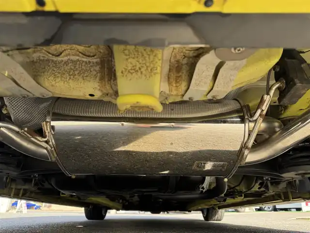 スズキ スイフト スポーツ 千葉県 2014(平26)年 3.1万km チャンピオンイエロー 6速MT/社外シフトノブ/モンスタースポーツ製カーボンボンネット/モンスタースポーツ製カーボングリル/モンスタースポーツ製フロントハーフカーボンエアロ/モンスタースポーツ製サスペンション/モンスタースポーツ製リアカーボンスポイラー/HKS製マフラー(車検対応)/リアフォグランプ/G-SPEED17インチAW/社外ナビ/バックカメラ/AM/FM/CD/DVD/BT/フルセグTV/ビルトインETC/前方ドラレコ/カロッツェリア音響(ツイーター・サブウーハー)搭載/HIDヘッドライト/スマートキー/プッシュスタート/社外フロアマット