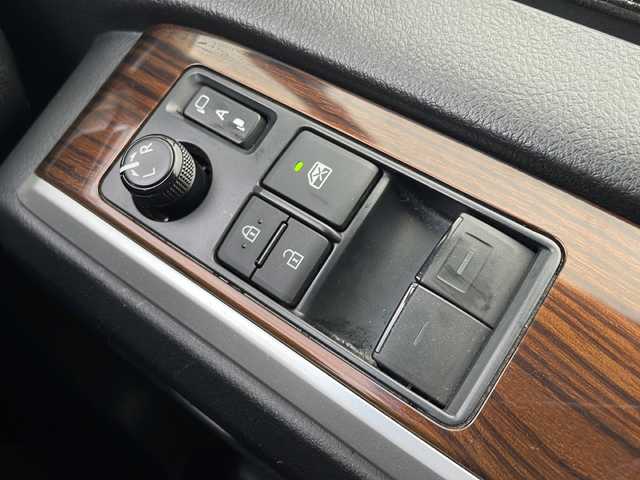 トヨタ グランエース プレミアム 茨城県 2020(令2)年 6.2万km ブラック トヨタセーフティセンス/アクティブクルーズコントロール/ステアリングスイッチ/純正ナビ　フルセグ/BT/AM/FM/アラウンドビューモニター/全席パワーシート/レザーシート/両側パワースライド/後席モニター/シートヒーター/オットマン/オートハイビーム/LEDオートライト/純正フロアマット/純正アルミホイール/USBポート/ブラインドスポット/ドラレコ//スマートキー/ETC