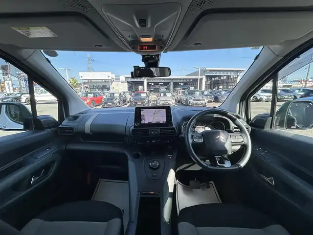シトロエン ベルランゴ シャイン XTRパック 滋賀県 2021(令3)年 4万km ブランバンキーズ 純正ナビ/BTオーディオ/フルセグTV/AppleCarPlay／AndroidAuto/USB入力端子/iPod／AUX/全方位カメラ/インテリジェンスミラー/ETC/ドライブレコーダー/MTモード付き/ブラインドスポットモニター/パノラマルーフ/ヘッドライトレベライザー/ドアバイザー