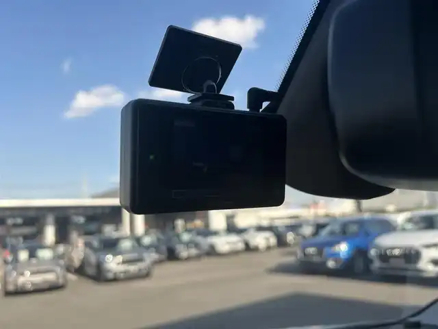 シトロエン ベルランゴ シャイン XTRパック 滋賀県 2021(令3)年 4万km ブランバンキーズ 純正ナビ/BTオーディオ/フルセグTV/AppleCarPlay／AndroidAuto/USB入力端子/iPod／AUX/全方位カメラ/インテリジェンスミラー/ETC/ドライブレコーダー/MTモード付き/ブラインドスポットモニター/パノラマルーフ/ヘッドライトレベライザー/ドアバイザー