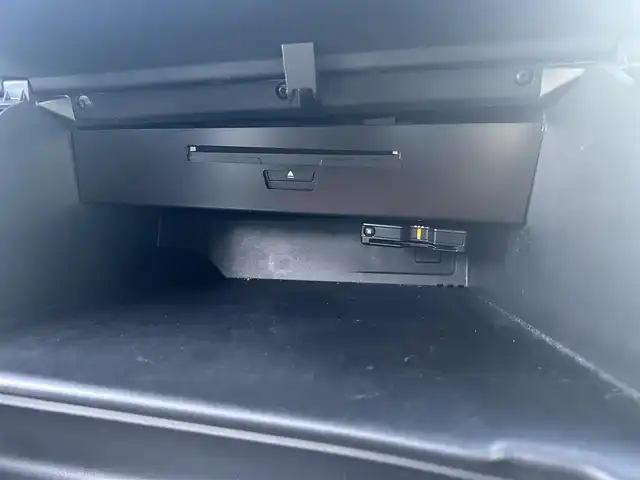 シトロエン ベルランゴ シャイン XTRパック 滋賀県 2021(令3)年 4万km ブランバンキーズ 純正ナビ/BTオーディオ/フルセグTV/AppleCarPlay／AndroidAuto/USB入力端子/iPod／AUX/全方位カメラ/インテリジェンスミラー/ETC/ドライブレコーダー/MTモード付き/ブラインドスポットモニター/パノラマルーフ/ヘッドライトレベライザー/ドアバイザー