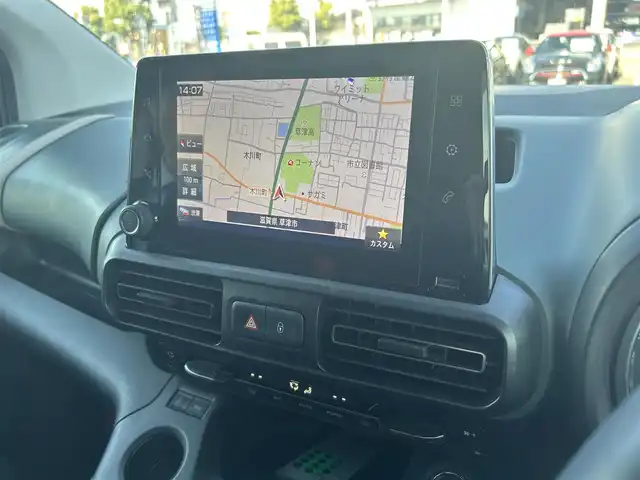 シトロエン ベルランゴ シャイン XTRパック 滋賀県 2021(令3)年 4万km ブランバンキーズ 純正ナビ/BTオーディオ/フルセグTV/AppleCarPlay／AndroidAuto/USB入力端子/iPod／AUX/全方位カメラ/インテリジェンスミラー/ETC/ドライブレコーダー/MTモード付き/ブラインドスポットモニター/パノラマルーフ/ヘッドライトレベライザー/ドアバイザー