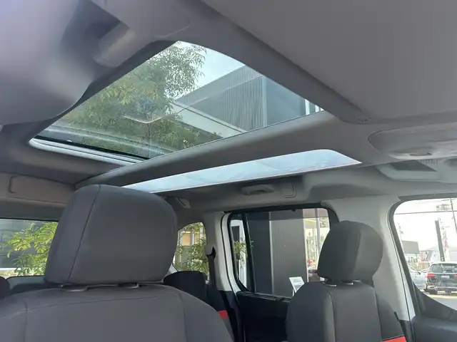 シトロエン ベルランゴ シャイン XTRパック 滋賀県 2021(令3)年 4万km ブランバンキーズ 純正ナビ/BTオーディオ/フルセグTV/AppleCarPlay／AndroidAuto/USB入力端子/iPod／AUX/全方位カメラ/インテリジェンスミラー/ETC/ドライブレコーダー/MTモード付き/ブラインドスポットモニター/パノラマルーフ/ヘッドライトレベライザー/ドアバイザー