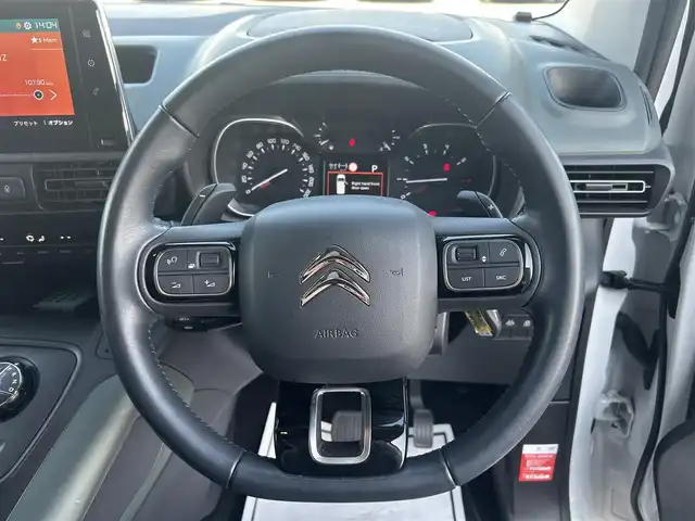 シトロエン ベルランゴ シャイン XTRパック 滋賀県 2021(令3)年 4万km ブランバンキーズ 純正ナビ/BTオーディオ/フルセグTV/AppleCarPlay／AndroidAuto/USB入力端子/iPod／AUX/全方位カメラ/インテリジェンスミラー/ETC/ドライブレコーダー/MTモード付き/ブラインドスポットモニター/パノラマルーフ/ヘッドライトレベライザー/ドアバイザー