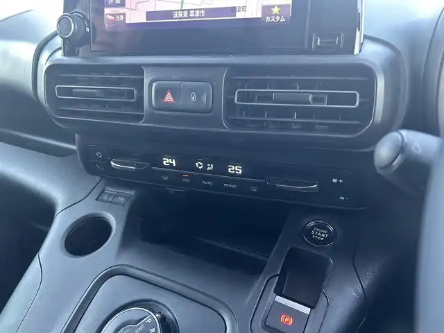 シトロエン ベルランゴ シャイン XTRパック 滋賀県 2021(令3)年 4万km ブランバンキーズ 純正ナビ/BTオーディオ/フルセグTV/AppleCarPlay／AndroidAuto/USB入力端子/iPod／AUX/全方位カメラ/インテリジェンスミラー/ETC/ドライブレコーダー/MTモード付き/ブラインドスポットモニター/パノラマルーフ/ヘッドライトレベライザー/ドアバイザー