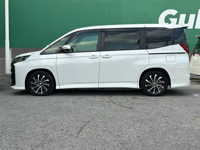 トヨタ ノア ハイブリッド S－G 千葉県 2023(令5)年 2.3万km ホワイトパールクリスタルシャイン ワンオーナー/禁煙車/１０．５インチディスプレイオーディオ/ＨＤＭＩ/パノラミックビューモニター/両側パワースライド/ビルトインＥＴＣ２．０/コーナーセンサー/トヨタセーフティセンス/レーダークルーズコントロール/オートハイビーム/純正フロアマット