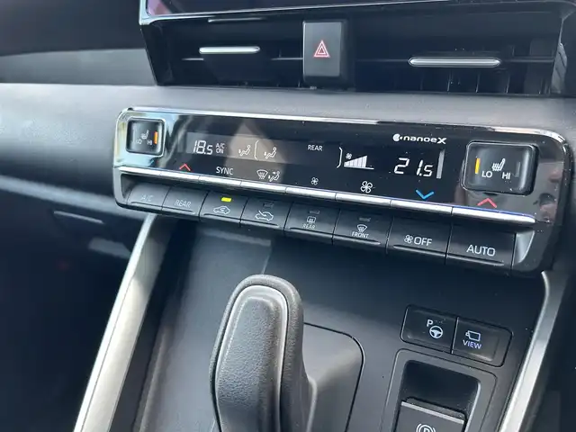 トヨタ ノア ハイブリッド S－G 千葉県 2023(令5)年 2.3万km ホワイトパールクリスタルシャイン ワンオーナー/禁煙車/１０．５インチディスプレイオーディオ/ＨＤＭＩ/パノラミックビューモニター/両側パワースライド/ビルトインＥＴＣ２．０/コーナーセンサー/トヨタセーフティセンス/レーダークルーズコントロール/オートハイビーム/純正フロアマット