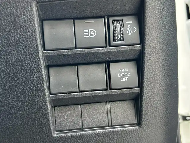 トヨタ ノア ハイブリッド S－G 千葉県 2023(令5)年 2.3万km ホワイトパールクリスタルシャイン ワンオーナー/禁煙車/１０．５インチディスプレイオーディオ/ＨＤＭＩ/パノラミックビューモニター/両側パワースライド/ビルトインＥＴＣ２．０/コーナーセンサー/トヨタセーフティセンス/レーダークルーズコントロール/オートハイビーム/純正フロアマット