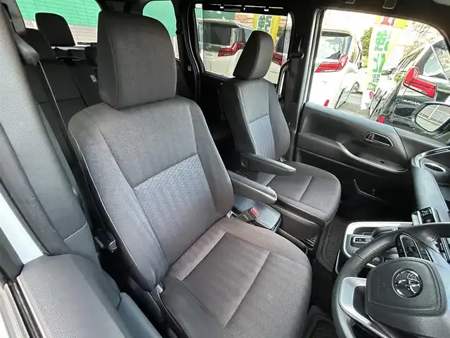 トヨタ ノア ハイブリッド S－G 千葉県 2023(令5)年 2.3万km ホワイトパールクリスタルシャイン ワンオーナー/禁煙車/１０．５インチディスプレイオーディオ/ＨＤＭＩ/パノラミックビューモニター/両側パワースライド/ビルトインＥＴＣ２．０/コーナーセンサー/トヨタセーフティセンス/レーダークルーズコントロール/オートハイビーム/純正フロアマット