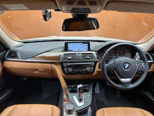 ＢＭＷ ３２０ｄ ツーリング ラグジュアリー 千葉県 2018(平30)年 2万km ミネラルホワイト ＡＣＣ　/純正ナビ　/バックカメラ　/ＰＤＣ　/レザーシート　/シートヒーター　/メモリーパワーシート　/ＢＳＭ　/レーンアシスト　/ＬＥＤヘッドライト　/オートライト　/電動リアゲート　/ドライブレコーダー　/ＥＴＣ