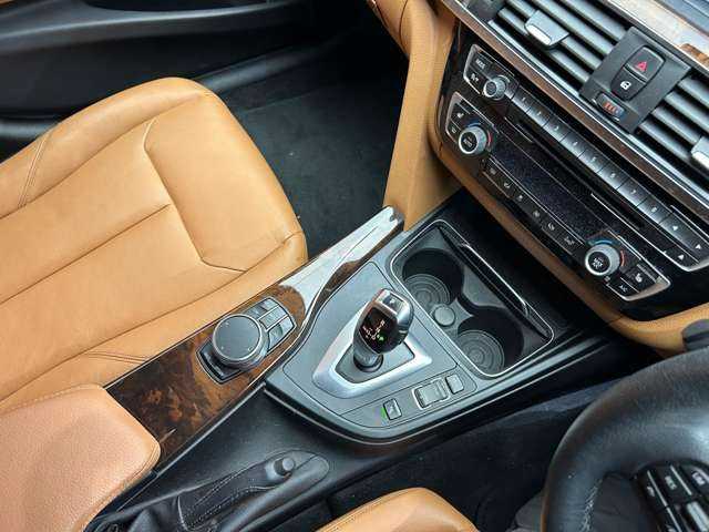 ＢＭＷ ３２０ｄ ツーリング ラグジュアリー 千葉県 2018(平30)年 2万km ミネラルホワイト ＡＣＣ　/純正ナビ　/バックカメラ　/ＰＤＣ　/レザーシート　/シートヒーター　/メモリーパワーシート　/ＢＳＭ　/レーンアシスト　/ＬＥＤヘッドライト　/オートライト　/電動リアゲート　/ドライブレコーダー　/ＥＴＣ