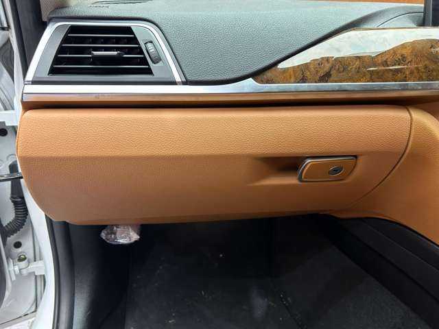 ＢＭＷ ３２０ｄ ツーリング ラグジュアリー 千葉県 2018(平30)年 2万km ミネラルホワイト ＡＣＣ　/純正ナビ　/バックカメラ　/ＰＤＣ　/レザーシート　/シートヒーター　/メモリーパワーシート　/ＢＳＭ　/レーンアシスト　/ＬＥＤヘッドライト　/オートライト　/電動リアゲート　/ドライブレコーダー　/ＥＴＣ