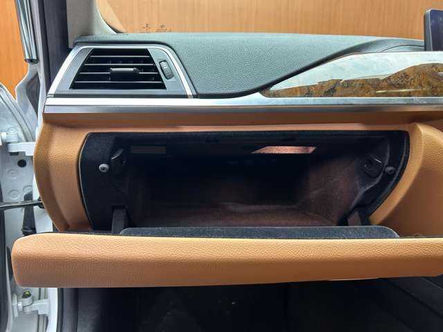 ＢＭＷ ３２０ｄ ツーリング ラグジュアリー 千葉県 2018(平30)年 2万km ミネラルホワイト ＡＣＣ　/純正ナビ　/バックカメラ　/ＰＤＣ　/レザーシート　/シートヒーター　/メモリーパワーシート　/ＢＳＭ　/レーンアシスト　/ＬＥＤヘッドライト　/オートライト　/電動リアゲート　/ドライブレコーダー　/ＥＴＣ