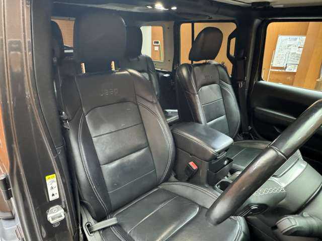クライスラー・ジープ ジープ ラングラー アンリミテッド サハラ 千葉県 2019(令1)年 5.5万km グラナイトクリスタルメタリッククリアコート レザーパッケージ　/ACC　/ナビ　/TV　/Bカメラ　/Bluetooth接続　/シートヒーター　/ステアリングヒーター　/LEDヘッドライト　/オートライト　/純正18インチAW　/ワンオーナー　/衝突軽減B　/ETC