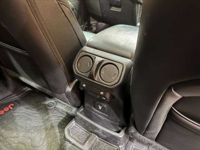 クライスラー・ジープ ジープ ラングラー アンリミテッド サハラ 千葉県 2019(令1)年 5.5万km グラナイトクリスタルメタリッククリアコート レザーパッケージ　/ACC　/ナビ　/TV　/Bカメラ　/Bluetooth接続　/シートヒーター　/ステアリングヒーター　/LEDヘッドライト　/オートライト　/純正18インチAW　/ワンオーナー　/衝突軽減B　/ETC