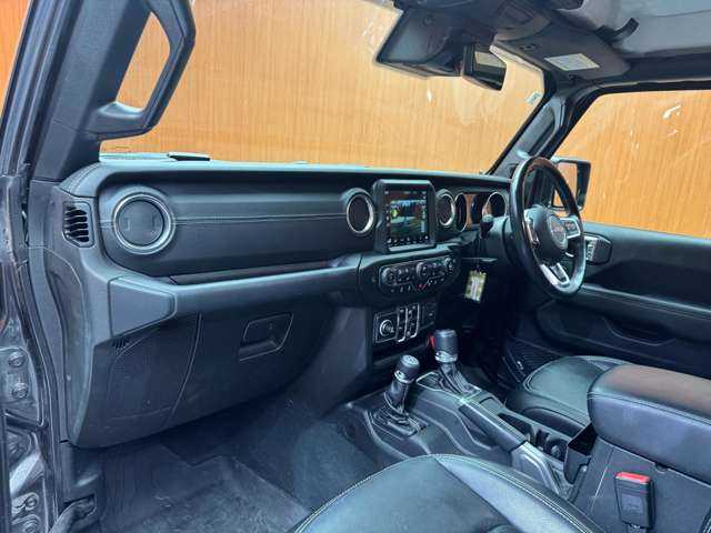 クライスラー・ジープ ジープ ラングラー アンリミテッド サハラ 千葉県 2019(令1)年 5.5万km グラナイトクリスタルメタリッククリアコート レザーパッケージ　/ACC　/ナビ　/TV　/Bカメラ　/Bluetooth接続　/シートヒーター　/ステアリングヒーター　/LEDヘッドライト　/オートライト　/純正18インチAW　/ワンオーナー　/衝突軽減B　/ETC