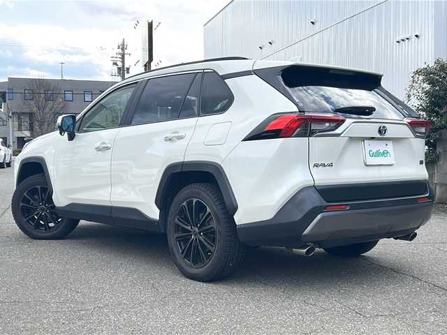 トヨタ ＲＡＶ４ ハイブリットG 福井県 2020(令2)年 8万km ホワイトパールクリスタルシャイン パノラマルーフ/アルパイン８インチメモリナビゲーション/フルセグテレビ/バックカメラ/プリクラッシュセーフティ/レーンキープアシスト/アダプティブクルーズコントロール/ブラインドスポットモニター/社外１８インチアルミホイール/（純正アルミホイール見込みあり）/D席パワーシート/黒革シート/パワーシート/パワーバックドア/シートヒーター/ルーフレール/ETC/前後ドライブレコーダー/スマートキー/プッシュスタート/保証書/取扱説明書