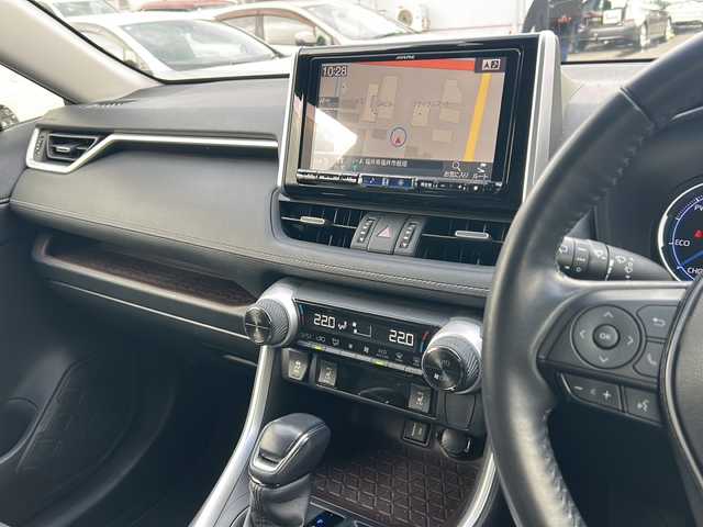 トヨタ ＲＡＶ４ ハイブリットG 福井県 2020(令2)年 8万km ホワイトパールクリスタルシャイン パノラマルーフ/アルパイン８インチメモリナビゲーション/フルセグテレビ/バックカメラ/プリクラッシュセーフティ/レーンキープアシスト/アダプティブクルーズコントロール/ブラインドスポットモニター/社外１８インチアルミホイール/（純正アルミホイール見込みあり）/D席パワーシート/黒革シート/パワーシート/パワーバックドア/シートヒーター/ルーフレール/ETC/前後ドライブレコーダー/スマートキー/プッシュスタート/保証書/取扱説明書