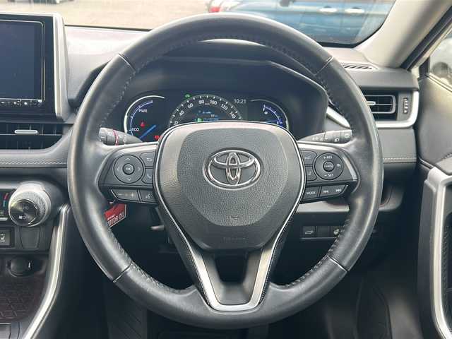 トヨタ ＲＡＶ４ ハイブリットG 福井県 2020(令2)年 8万km ホワイトパールクリスタルシャイン パノラマルーフ/アルパイン８インチメモリナビゲーション/フルセグテレビ/バックカメラ/プリクラッシュセーフティ/レーンキープアシスト/アダプティブクルーズコントロール/ブラインドスポットモニター/社外１８インチアルミホイール/（純正アルミホイール見込みあり）/D席パワーシート/黒革シート/パワーシート/パワーバックドア/シートヒーター/ルーフレール/ETC/前後ドライブレコーダー/スマートキー/プッシュスタート/保証書/取扱説明書