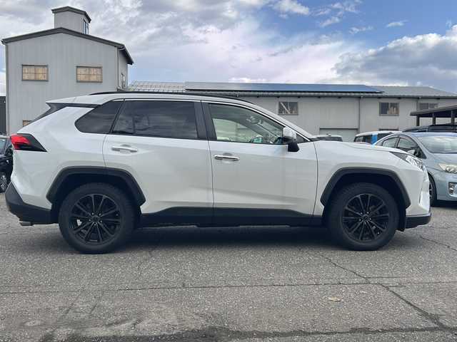 トヨタ ＲＡＶ４ ハイブリットG 福井県 2020(令2)年 8万km ホワイトパールクリスタルシャイン パノラマルーフ/アルパイン８インチメモリナビゲーション/フルセグテレビ/バックカメラ/プリクラッシュセーフティ/レーンキープアシスト/アダプティブクルーズコントロール/ブラインドスポットモニター/社外１８インチアルミホイール/（純正アルミホイール見込みあり）/D席パワーシート/黒革シート/パワーシート/パワーバックドア/シートヒーター/ルーフレール/ETC/前後ドライブレコーダー/スマートキー/プッシュスタート/保証書/取扱説明書