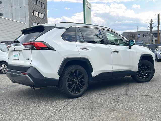 トヨタ ＲＡＶ４ ハイブリットG 福井県 2020(令2)年 8万km ホワイトパールクリスタルシャイン パノラマルーフ/アルパイン８インチメモリナビゲーション/フルセグテレビ/バックカメラ/プリクラッシュセーフティ/レーンキープアシスト/アダプティブクルーズコントロール/ブラインドスポットモニター/社外１８インチアルミホイール/（純正アルミホイール見込みあり）/D席パワーシート/黒革シート/パワーシート/パワーバックドア/シートヒーター/ルーフレール/ETC/前後ドライブレコーダー/スマートキー/プッシュスタート/保証書/取扱説明書