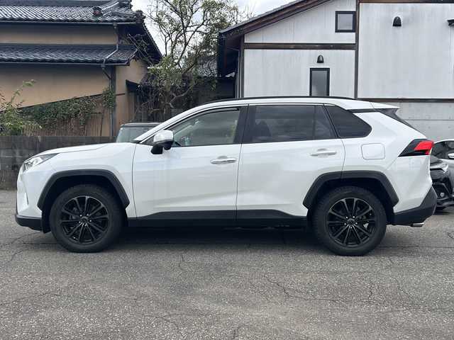 トヨタ ＲＡＶ４ ハイブリットG 福井県 2020(令2)年 8万km ホワイトパールクリスタルシャイン パノラマルーフ/アルパイン８インチメモリナビゲーション/フルセグテレビ/バックカメラ/プリクラッシュセーフティ/レーンキープアシスト/アダプティブクルーズコントロール/ブラインドスポットモニター/社外１８インチアルミホイール/（純正アルミホイール見込みあり）/D席パワーシート/黒革シート/パワーシート/パワーバックドア/シートヒーター/ルーフレール/ETC/前後ドライブレコーダー/スマートキー/プッシュスタート/保証書/取扱説明書