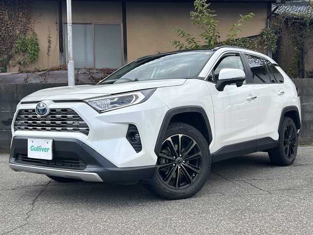 トヨタ ＲＡＶ４ ハイブリットG 福井県 2020(令2)年 8万km ホワイトパールクリスタルシャイン ワンオーナー/パノラマルーフ/アルパイン８インチメモリナビゲーション/フルセグテレビ/バックカメラ/プリクラッシュセーフティ/レーンキープアシスト/アダプティブクルーズコントロール/ブラインドスポットモニター/社外１８インチアルミホイール/（純正アルミホイール見込みあり）/D席パワーシート/黒革シート/パワーシート/パワーバックドア/シートヒーター/ルーフレール/ETC/前後ドライブレコーダー/スマートキー/プッシュスタート/保証書/取扱説明書