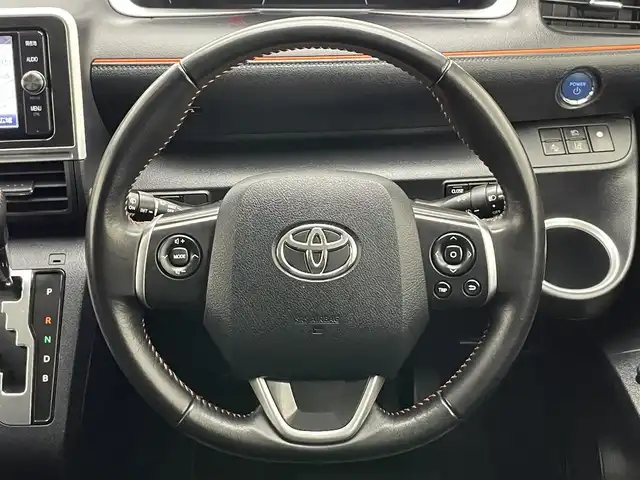 トヨタ シエンタ ハイブリッド G クエロ 愛知県 2018(平30)年 7万km ホワイトパールクリスタルシャイン 純正ナビ　フルセグＴＶ　バックカメラ　シートヒーター　両側パワスラ　ハーフレザー　純正１５インチアルミ　ＥＴＣ　純正ドラレコ　セーフティセンス　衝突軽減　オートハイビーム　ＬＥＤライト　フォグ　禁煙車　TVキャン