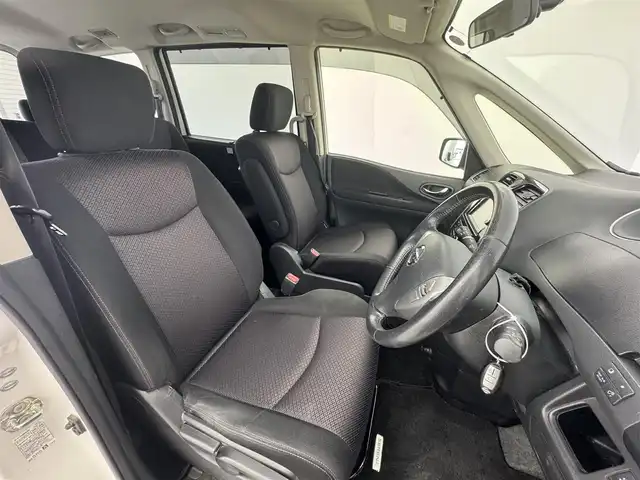 日産 セレナ ハイウェイスター Sハイブリッド 愛知県 2012(平24)年 8.7万km ブリリアントホワイトパール 純正ナビ/（フルセグ／ＢＴ／ＣＤ／ＤＶＤ）/クルーズコントロール/両側パワースライドドア/横滑り防止装置/純正マット/純正ＡＷ/オートライト/プッシュスタート/スマートキー/三列シート