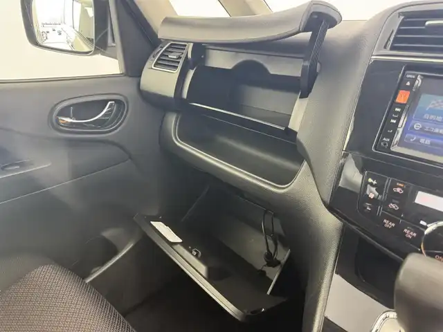 日産 セレナ ハイウェイスター Sハイブリッド 愛知県 2012(平24)年 8.7万km ブリリアントホワイトパール 純正ナビ/（フルセグ／ＢＴ／ＣＤ／ＤＶＤ）/クルーズコントロール/両側パワースライドドア/横滑り防止装置/純正マット/純正ＡＷ/オートライト/プッシュスタート/スマートキー/三列シート
